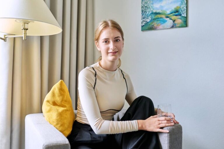 Daughter Says Her Relatives Keep Rewriting Plans After She Already Agrees, Now She Says “Nothing Ever Stays Final”