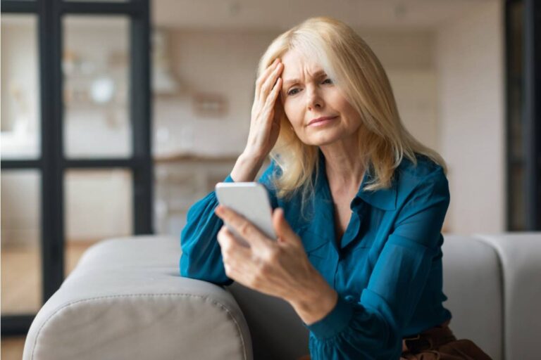 Mom Says Her Child Refuses to Answer Phone Calls and Only Responds With One-Word Texts, Now She Feels Like “A Stranger in Their Life”