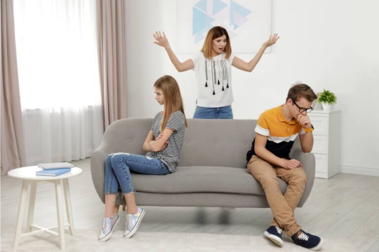 Mom Says Her Family Keeps Expecting Her to Mediate Every Argument, Now She Says “I’m Always Put in the Middle”