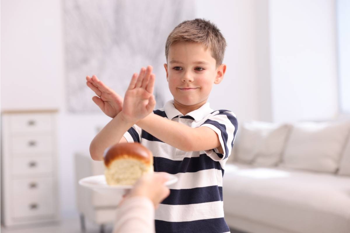 Mom Says Her Teen Refuses to Eat Meals at the Table Anymore and Only Eats Alone in Their Room, Now She’s Worried “Something Has Changed”