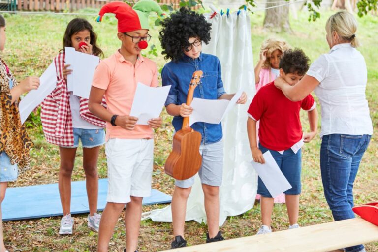Mom Says She Refused to Send Her Kid to School in a Costume for a Holiday Event She Never Received a Note About, Now the Teacher Is Calling Her Unengaged
