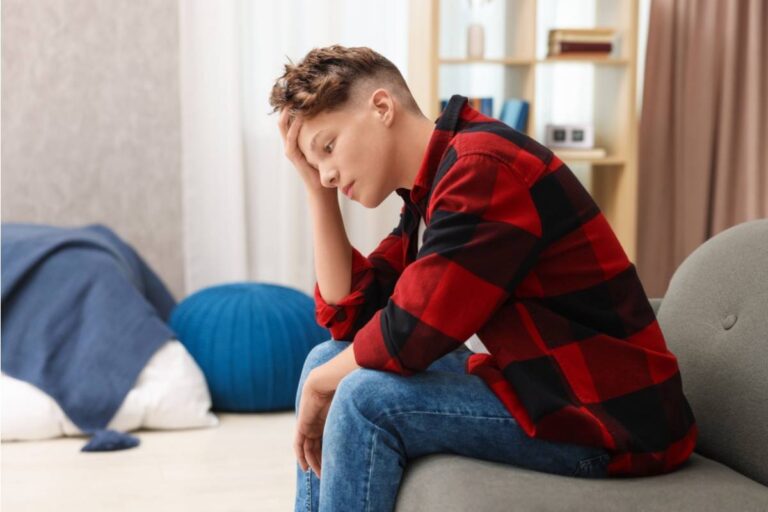 Son Says His Family Created a Group Chat About Him Without Telling Him, Now He’s Wondering What Else They Discuss Behind His Back
