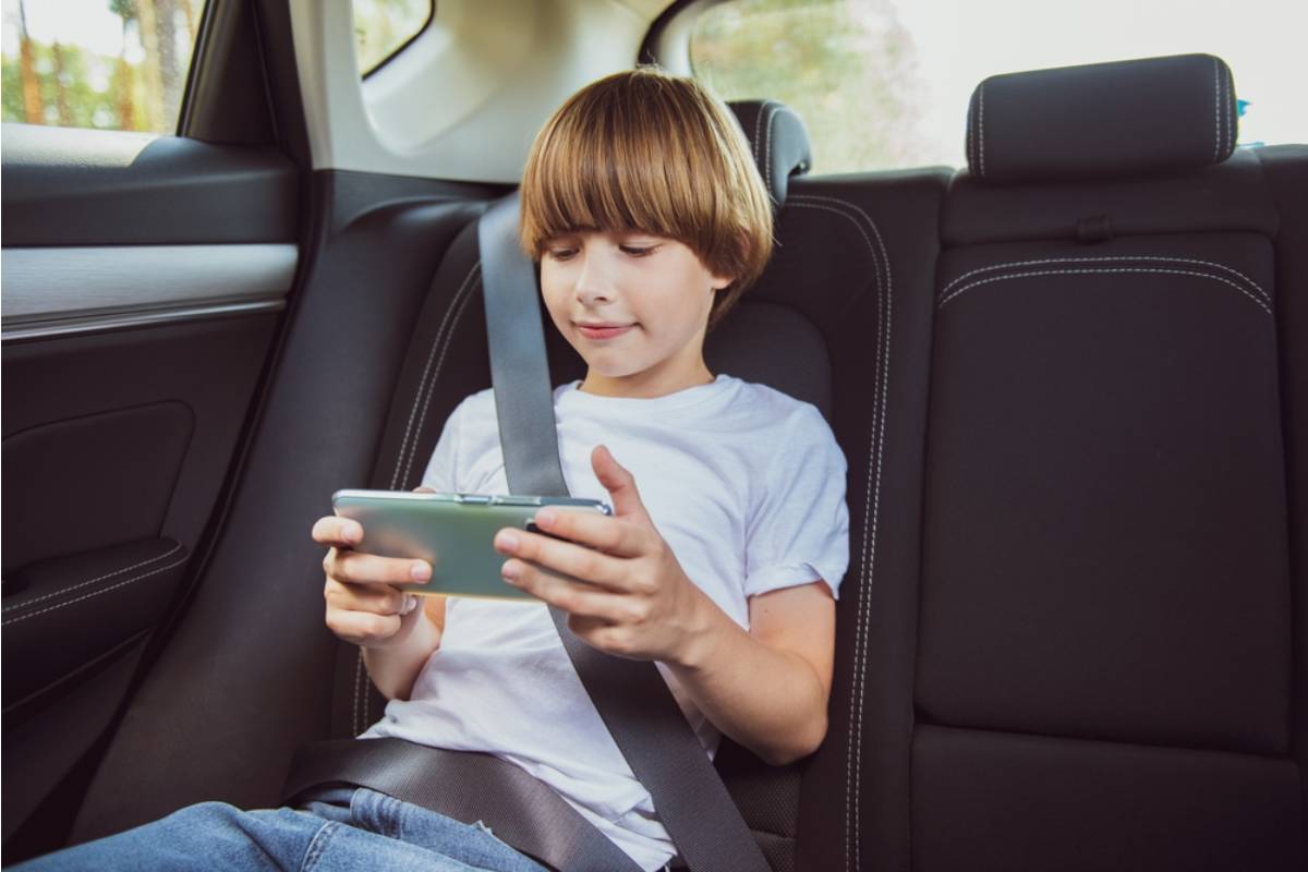 Teen Says He Refused to Hand Over His Phone During a Family Road Trip For Bonding, Now His Parents Say He's Choosing a Screen Over His Own Family