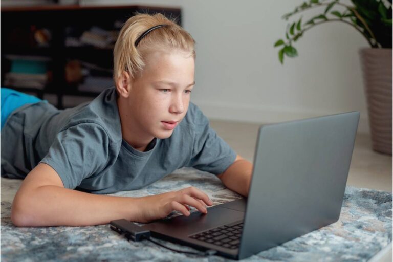 Teen Says He Refused to Lend His Younger Sister His Laptop After She Broke His Last One, Now His Parents Say He's Holding a Grudge Like an Adult
