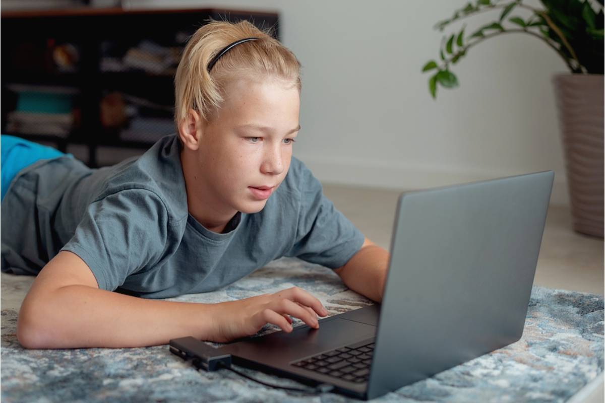 Teen Says He Refused to Lend His Younger Sister His Laptop After She Broke His Last One, Now His Parents Say He's Holding a Grudge Like an Adult