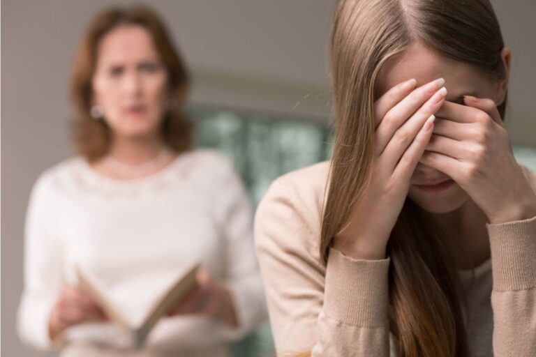 Teen Says Her Parents Read Her Journal After Finding It Hidden in Her Room, Now They Say “We Were Just Concerned”