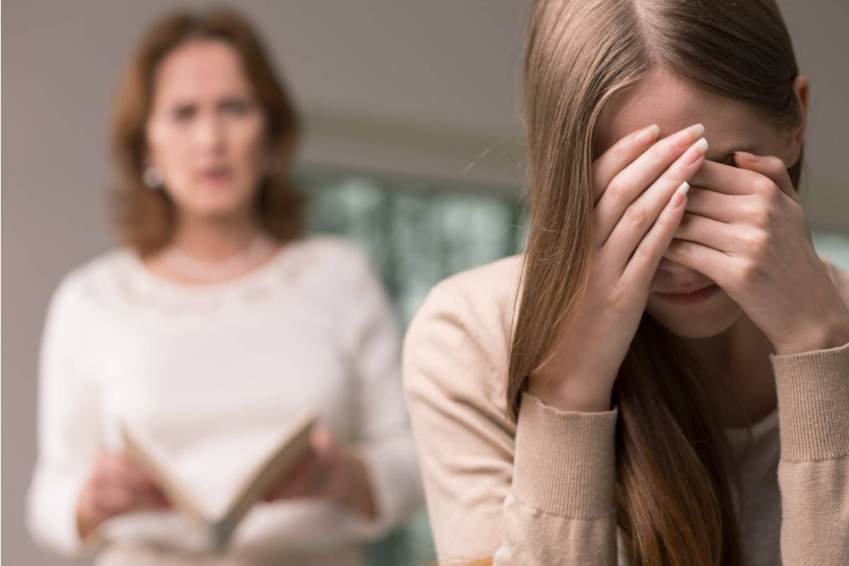 Teen Says Her Parents Read Her Journal After Finding It Hidden in Her Room, Now They Say “We Were Just Concerned”