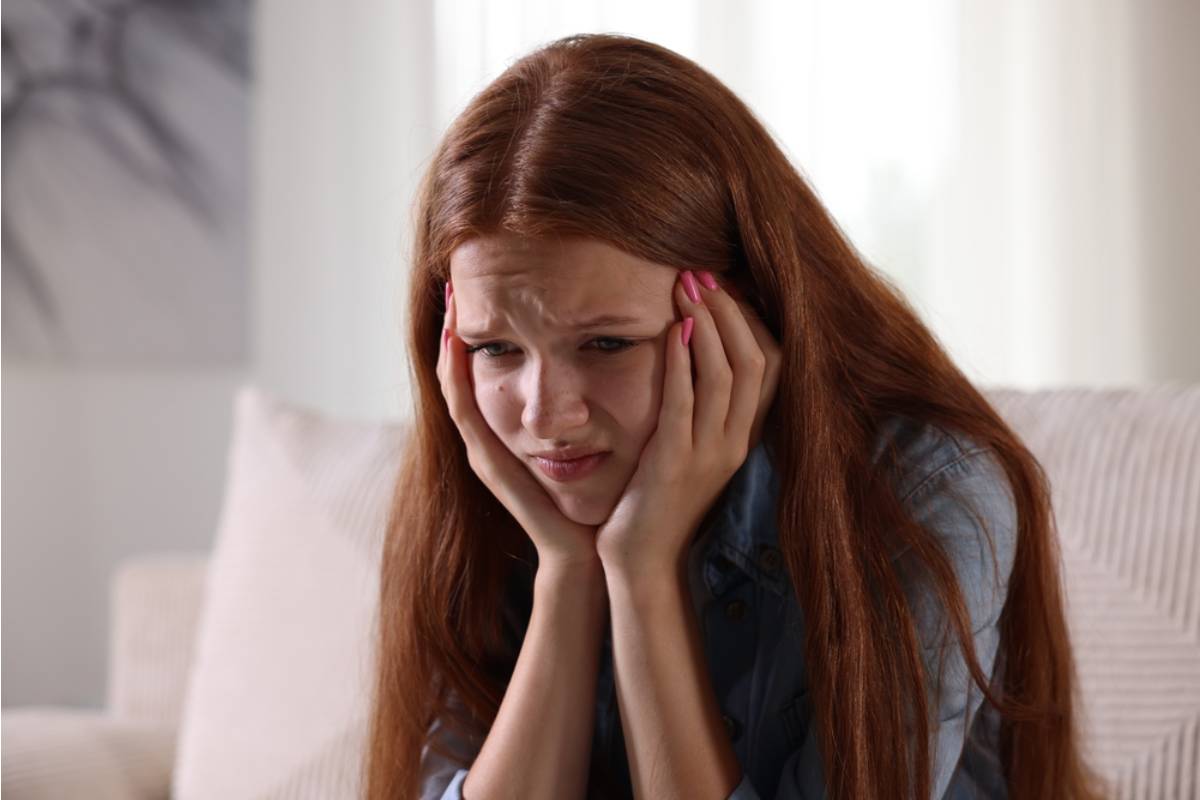 Teen Says Her Parents Shared Private Family Problems With Her Friends’ Parents, Now She Says “Everyone Knows My Business”