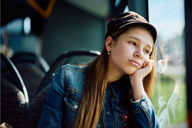 Teen Says Her Parents Want Access to All Her Future Travel Plans, Now She Says “I Can’t Breathe With So Many Conditions”
