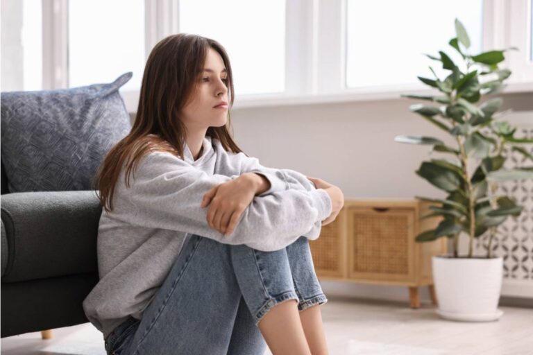 Teen Says She Refused to Apologize to a Relative Who Made a Comment About Her Weight at a Family Gathering, Now Her Mom Says She Embarrassed Everyone