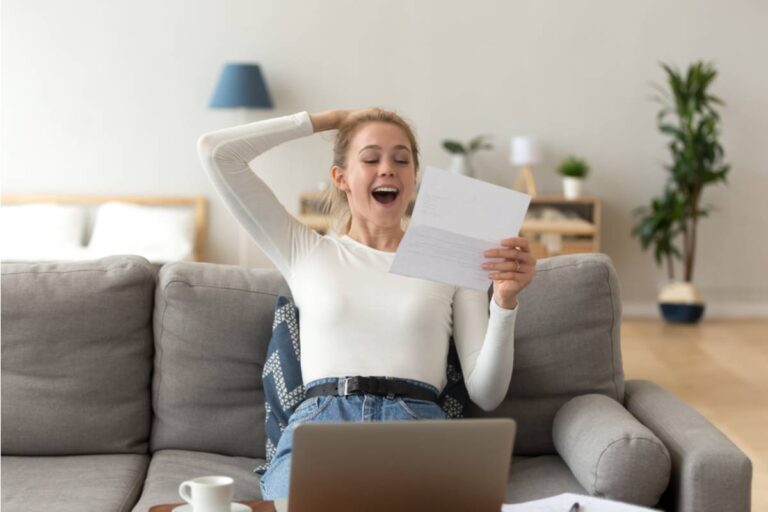 Teen Says She Refused to Let Her Dad Read Her College Acceptance Email Out Loud to the Whole Family Before She'd Even Opened It Herself