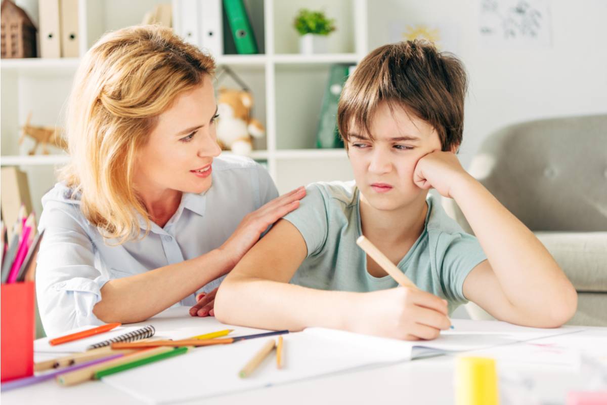 Teen Says She Refused to Let Her Mom Post Her Report Card on Social Media Like Every Year, Now Her Mom Says She's Ashamed of Her Own Achievements