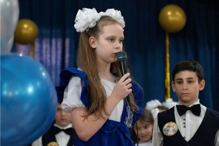 Teen Says She Refused to Read Her Valedictorian Speech Out Loud to School Administrators Before Graduation and the Principal Threatened to Pull Her Mic