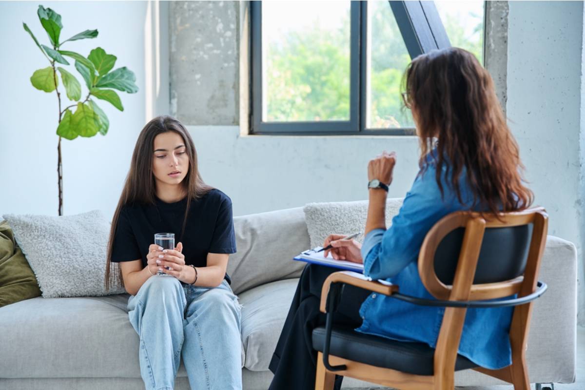 Teen Says She Refused to Share Her Therapy Notes With Her Parents Even After They Paid for the Sessions, Now They Say She's "Using Their Money Against Them"