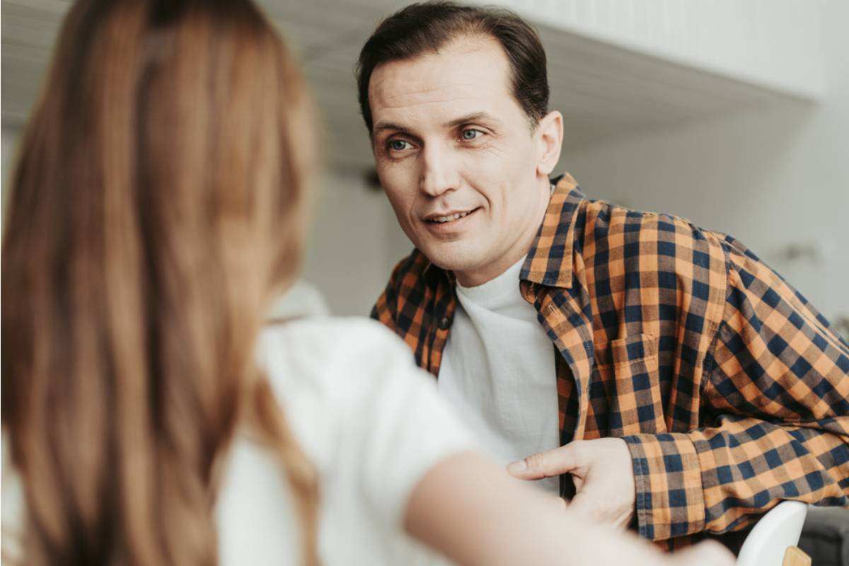 Dad Says He Refused to Let His Daughter Switch Schools Mid-Year Over a Friend Group Fallout, Now Her Therapist Says He's "Dismissing Her Pain as Drama"