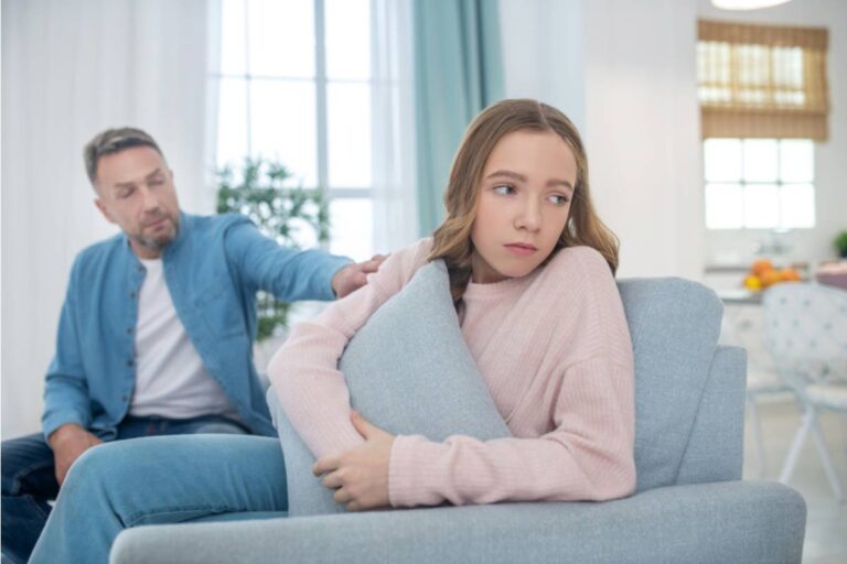 Dad Says He Refused to Let His Daughter Skip Family Dinner for a Group Project Every Single Week, Now She Says He's "Sabotaging Her Grades on Purpose"