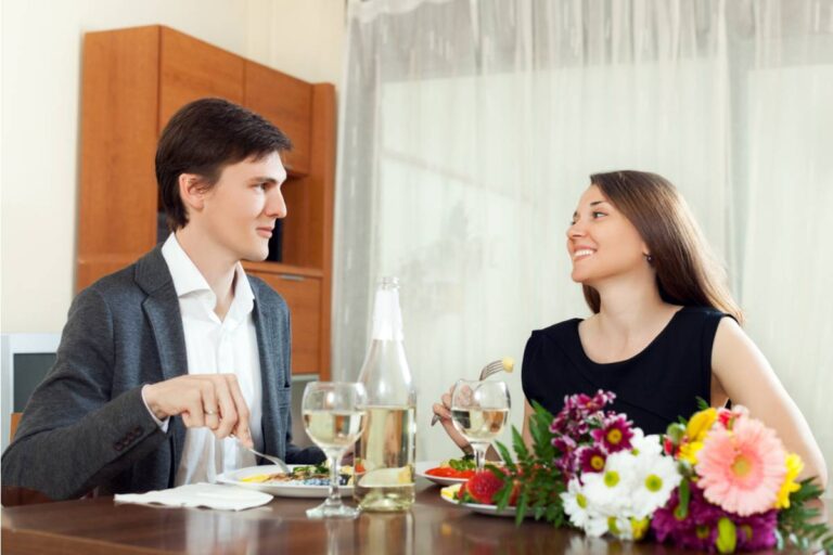 Mom Says She Refused to Let Her Sister Bring Her New Boyfriend to a Family Christmas After Only Two Weeks of Dating, Now She's "Ruining a Happy Moment"
