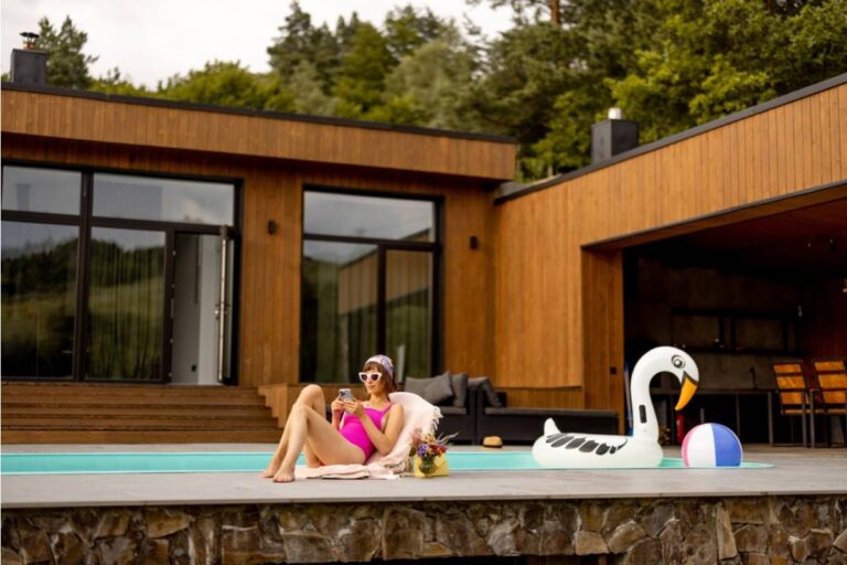 Mom Says She Refused to Let Her Husband's Sister Use Their Vacation Home for Free "Since Family Doesn't Pay," Now She's Called "Greedy for Having Boundaries"