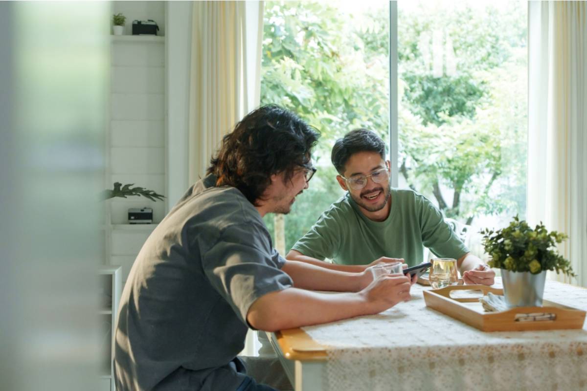 Dad Says He Refused to Let His Brother Skip Paying Him Back for the Third Loan in a Row, Now Their Mom Says He's "Keeping Score Like a Stranger"