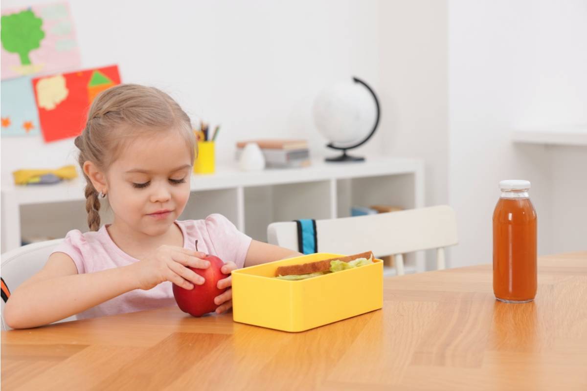 A Mom Says Her Daughter Came Home Asking Why the Other Kids' Moms Pack "the Good Snacks" and Hers Doesn't, and It's Been Sitting With Her All Week