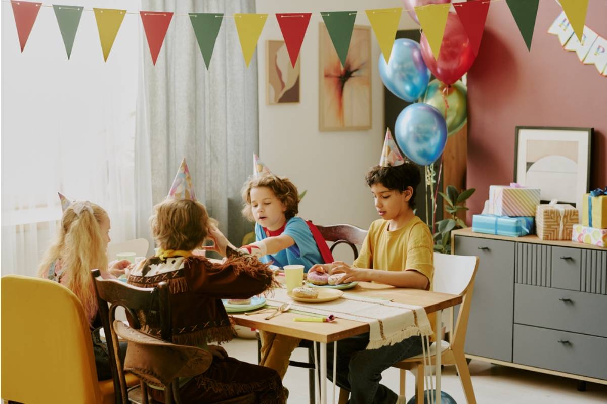A Mom Says Her Daughter's Birthday Party Invitations Were Handed Out at School and Her Daughter Watched Every Kid Get One but Her