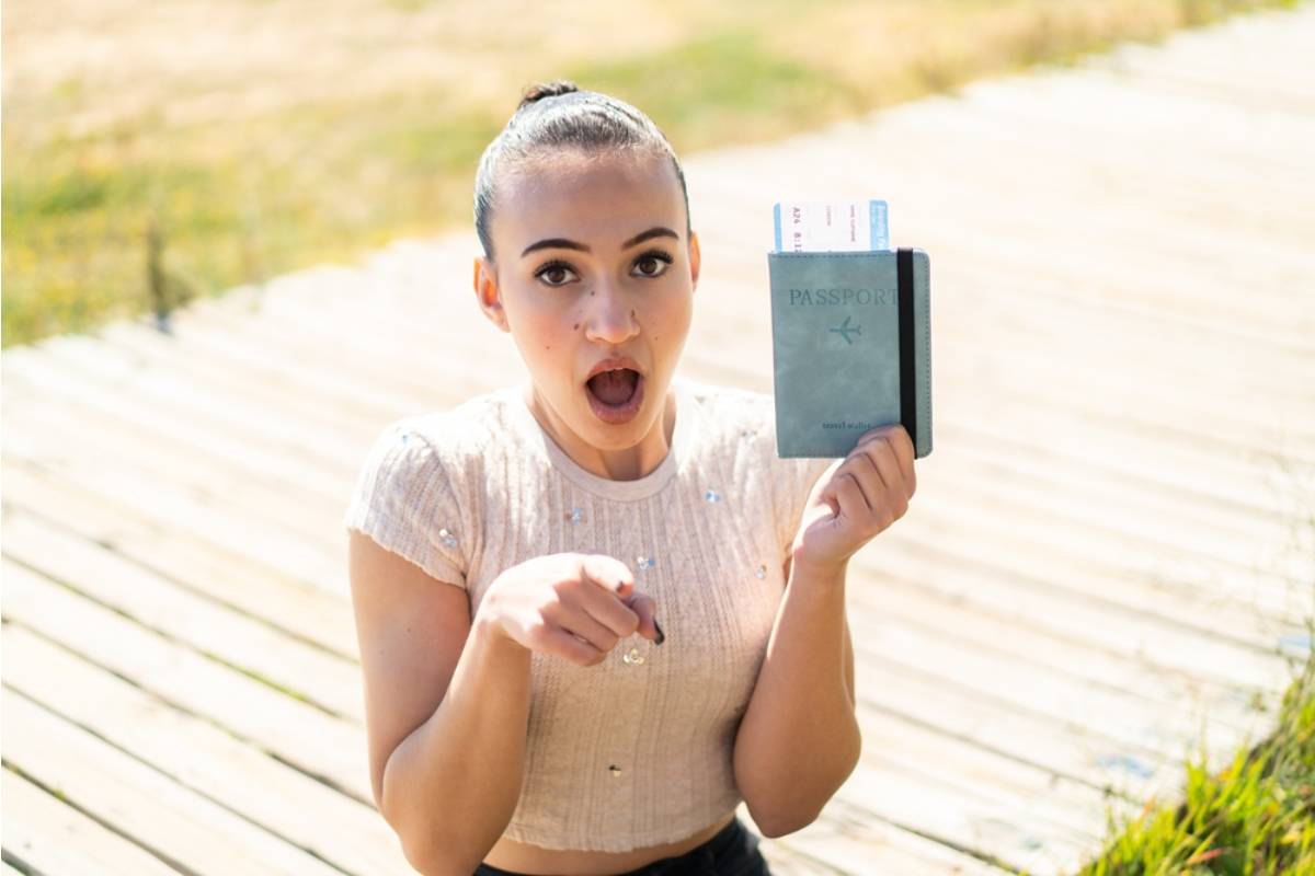 Dad Says He Refused to Let His Daughter Get Highlights Before Her Passport Photo Was Taken for a Family Trip, Now His Wife Says He's "Making Everything a Battle"