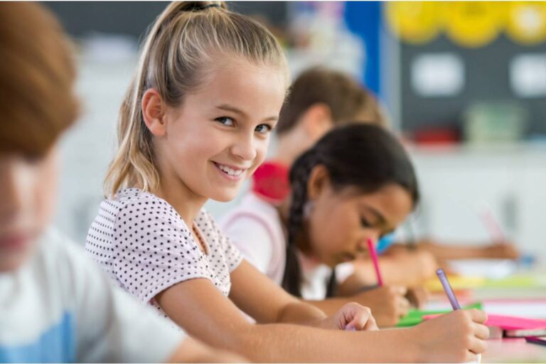 A Dad Found Out His Daughter Had Been Using Her Lunch Break to Tutor a Classmate for Free for an Entire Semester While Her Own Grades Quietly Slipped