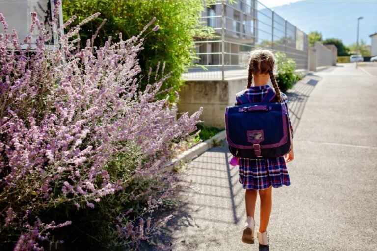 A Dad Found Out His Daughter Had Been Walking Home Alone After School for Two Months Because the Carpool Group Quietly Dropped Her Without Saying Anything