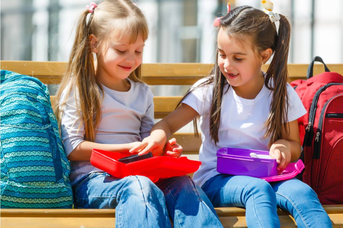 A Mom Found Out Her Daughter Had Been Lending Her Lunch Money to a Classmate Every Day and Coming Home Hungry