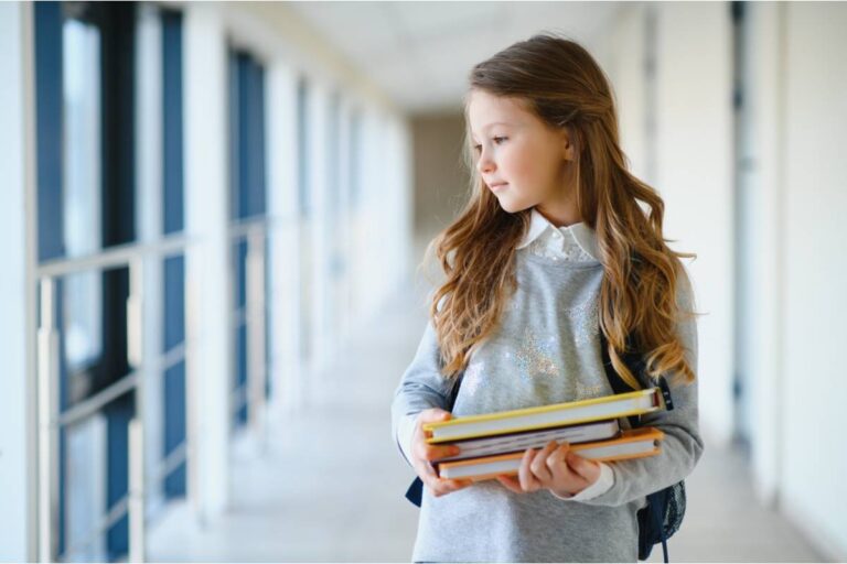A Mom Found Out Her Daughter Had Been Wearing Long Sleeves Through the Entire Summer Semester and None of Her Teachers Had Mentioned It