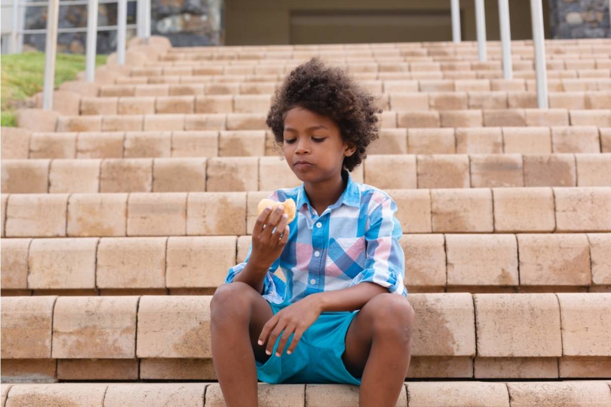 A Mom Found Out Her Son Had Been Eating His Lunch on the Stairs Outside the Cafeteria Every Day Because Inside Was Too Loud and Nobody Had Ever Thought to Ask