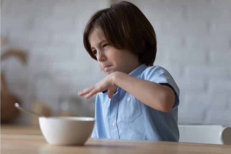 A Mom Found Out Her Son Had Been Pretending to Have Allergies at Lunch to Avoid Explaining Why His Lunchbox Was Always Nearly Empty