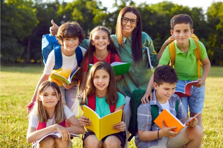A Mom Found Out Her Son Had Been Sitting in the Back of Every Class Photo for Three Years Because He Told Himself Nobody Would Notice Either Way