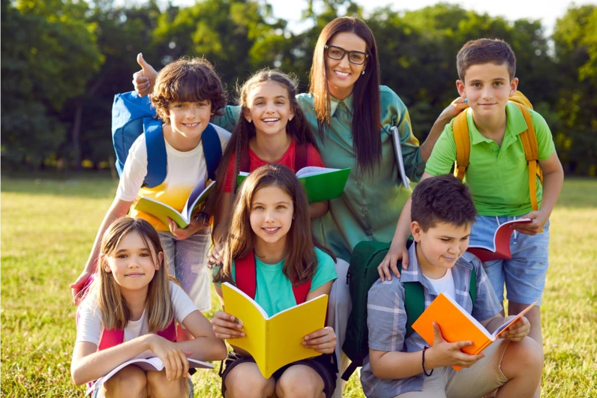 A Mom Found Out Her Son Had Been Sitting in the Back of Every Class Photo for Three Years Because He Told Himself Nobody Would Notice Either Way