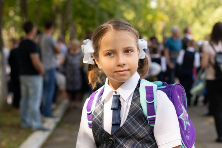 A Mom Says Her Daughter's School Photographer Told Her to Smile Bigger Three Times Before Getting the Shot They Wanted, and She's Never Liked a School Photo Since