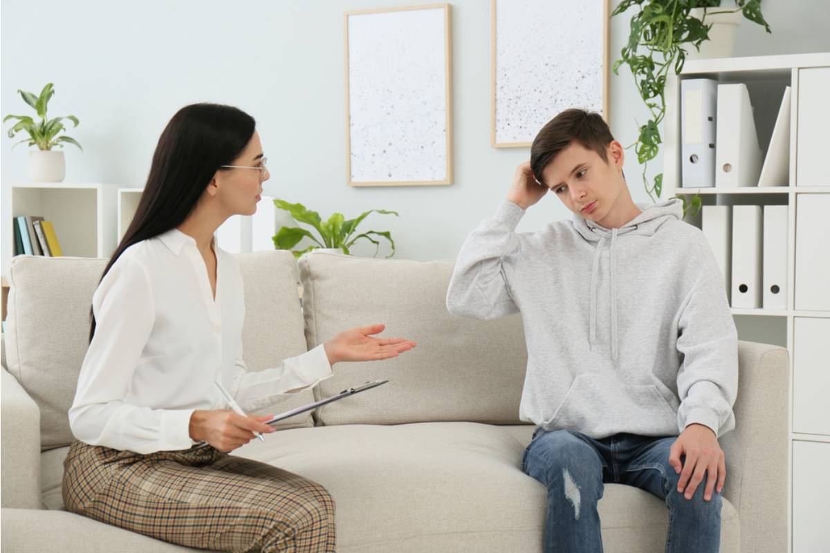 A School Counselor Says a Student Told Her the Hardest Part of His Day Is Pretending Everything Is Normal When His Parents Pick Him Up