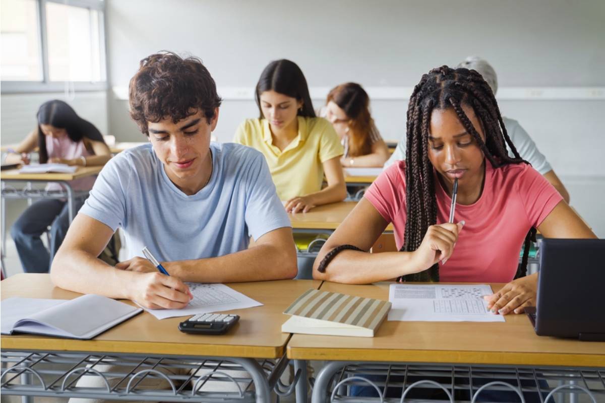 A Teacher Says She Gave Her Class an Assignment to Write About Their Hero and One Student Submitted It About a Fictional Character With a Note Saying Real People Keep Leaving