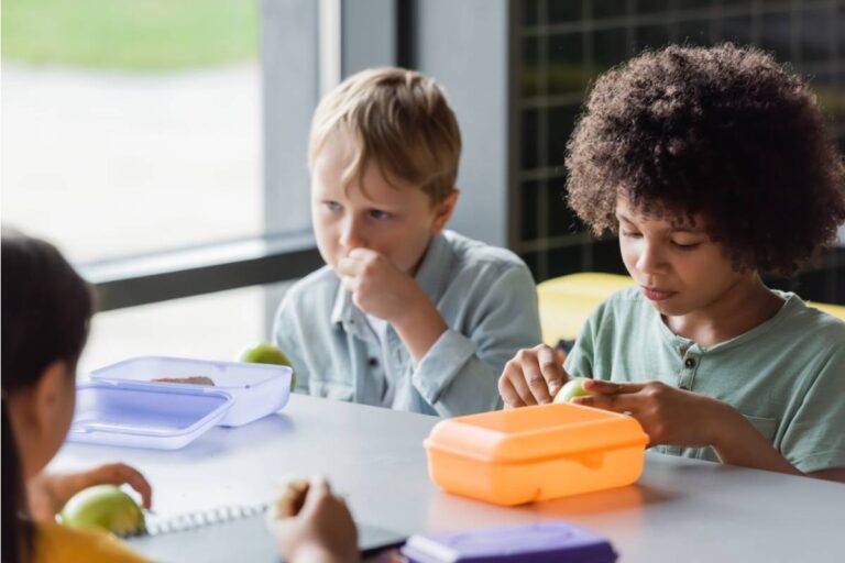 A Teacher Says She Noticed a Student Never Ate His Snack at School and When She Asked Why He Said He Was Saving It for His Little Sister