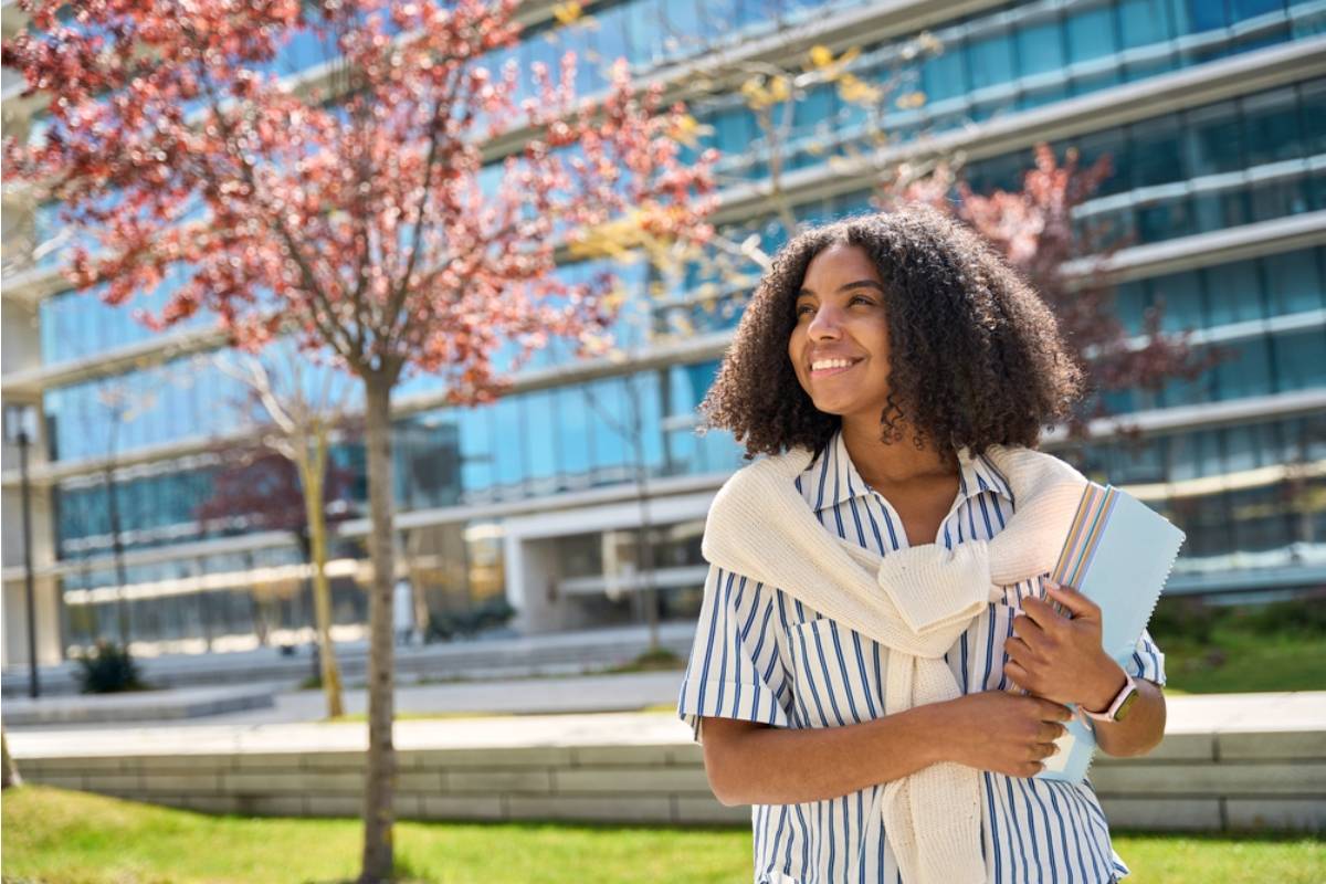 Dad Says He Refused to Let His Mother Decide Which College His Daughter Visits First, Now She Says He's Cutting Her Out of Every Important Moment