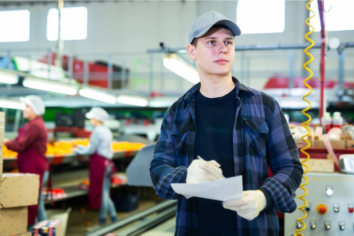 Dad Says He Refused to Let His Son Quit His First Job After Three Days Because It's Hard Now His Son Says He Doesn't Care How Miserable He Is