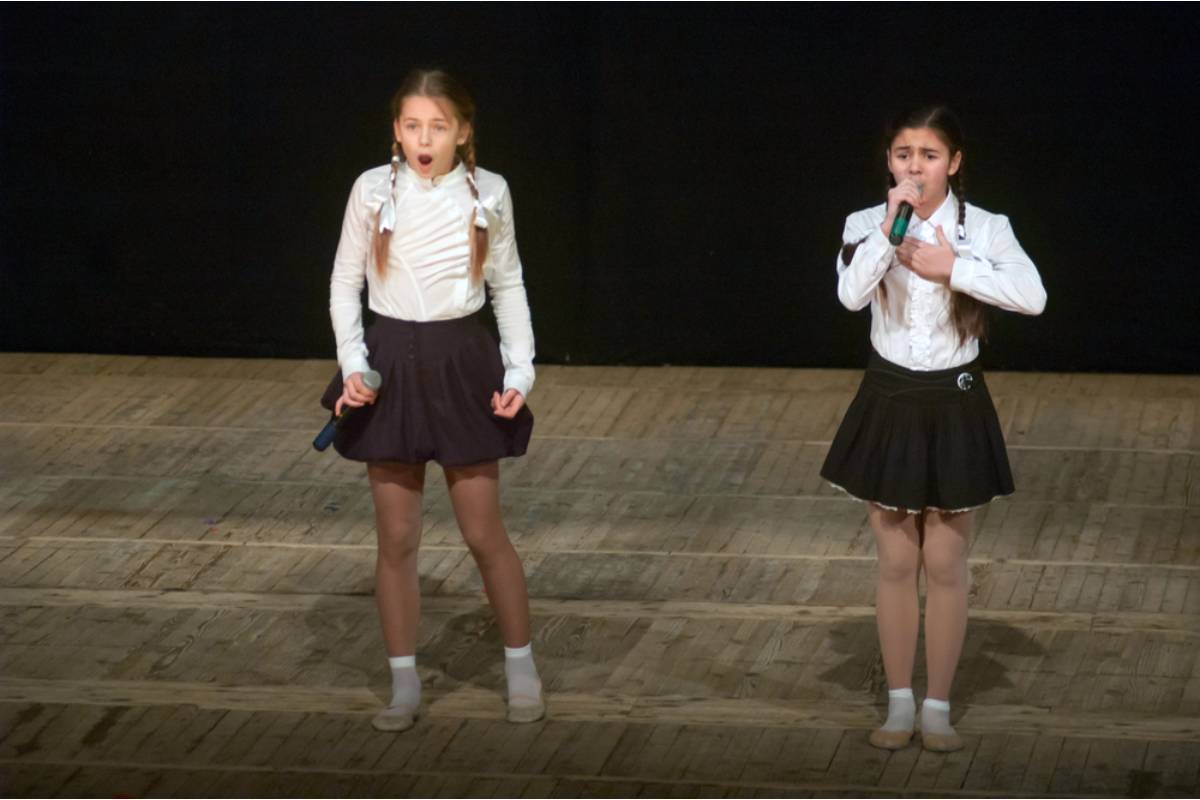 Mom Says She Refused to Let Her Ex Bring His New Partner to Their Daughter's School Play Without Telling Her First, Now He Says She's Trying to Control Who He Is Outside Their Marriage