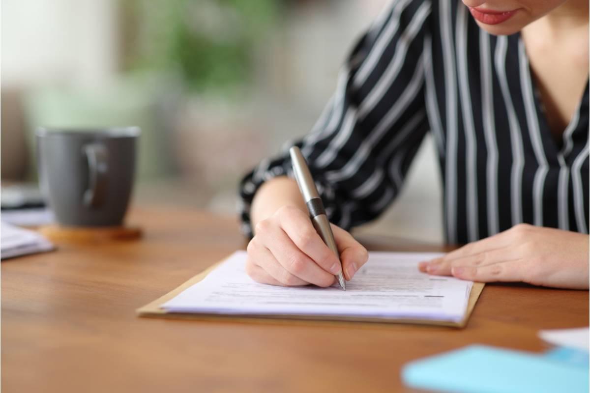 Teen Says He Refused to Let His Mom Rewrite His College Application Essay Just to Clean It Up, Now She Says He's Throwing Away His One Shot Out of Stubbornness