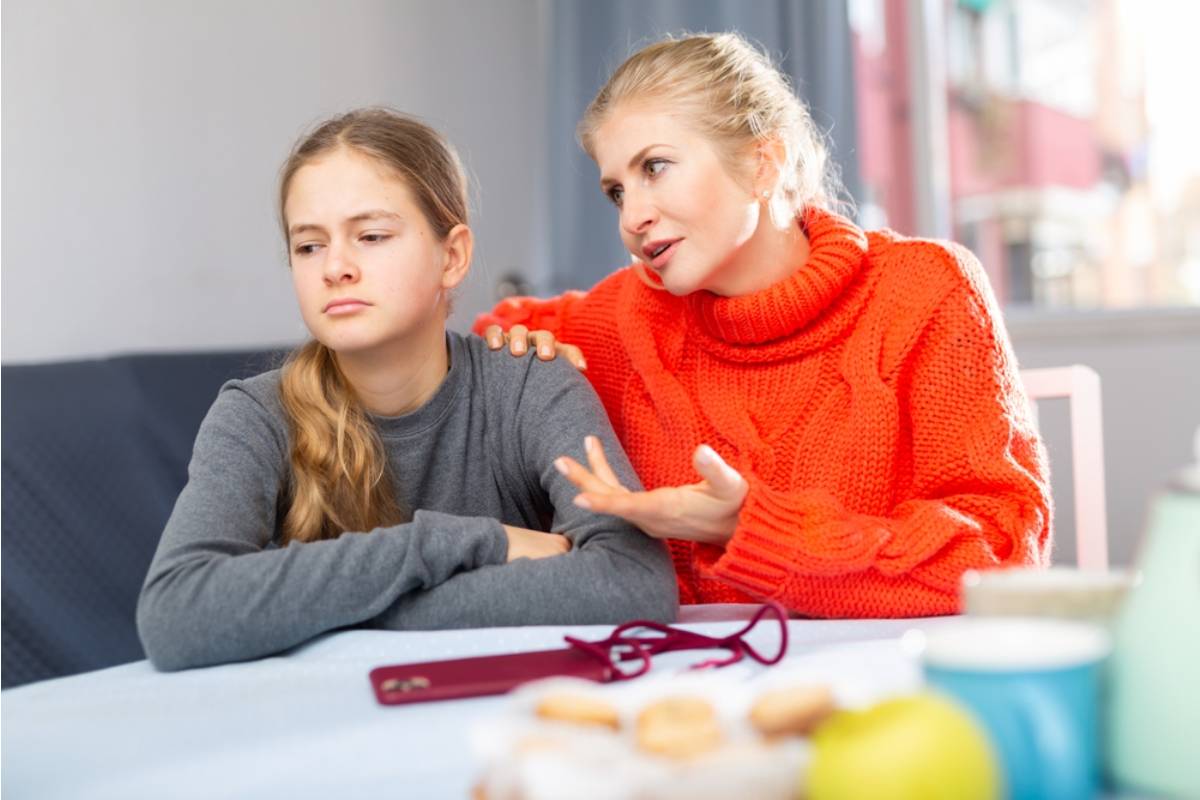 Teen Says She Refused to Let Her Parents Pick Her College Roommate Through a Family Connection, Now Her Mom Says She's "Choosing Strangers Over People Who Actually Care"
