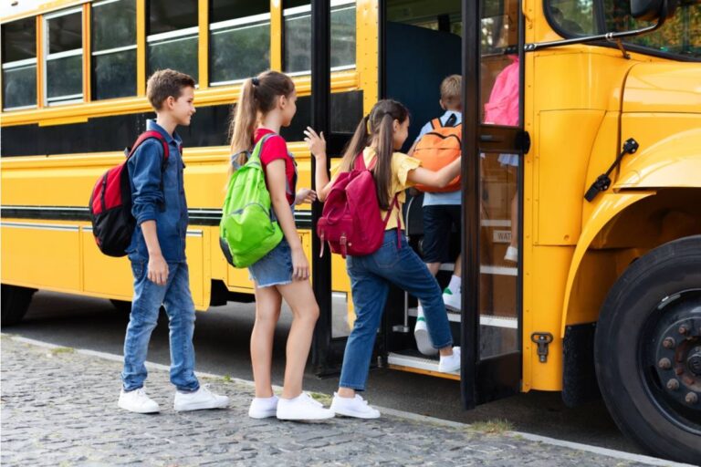 Teen Says She Refused to Let Her Parents Pull Her From a School Trip Because of a Family Event They Planned After She'd Already Paid, Now They Say She's Choosing Friends Over Famiy
