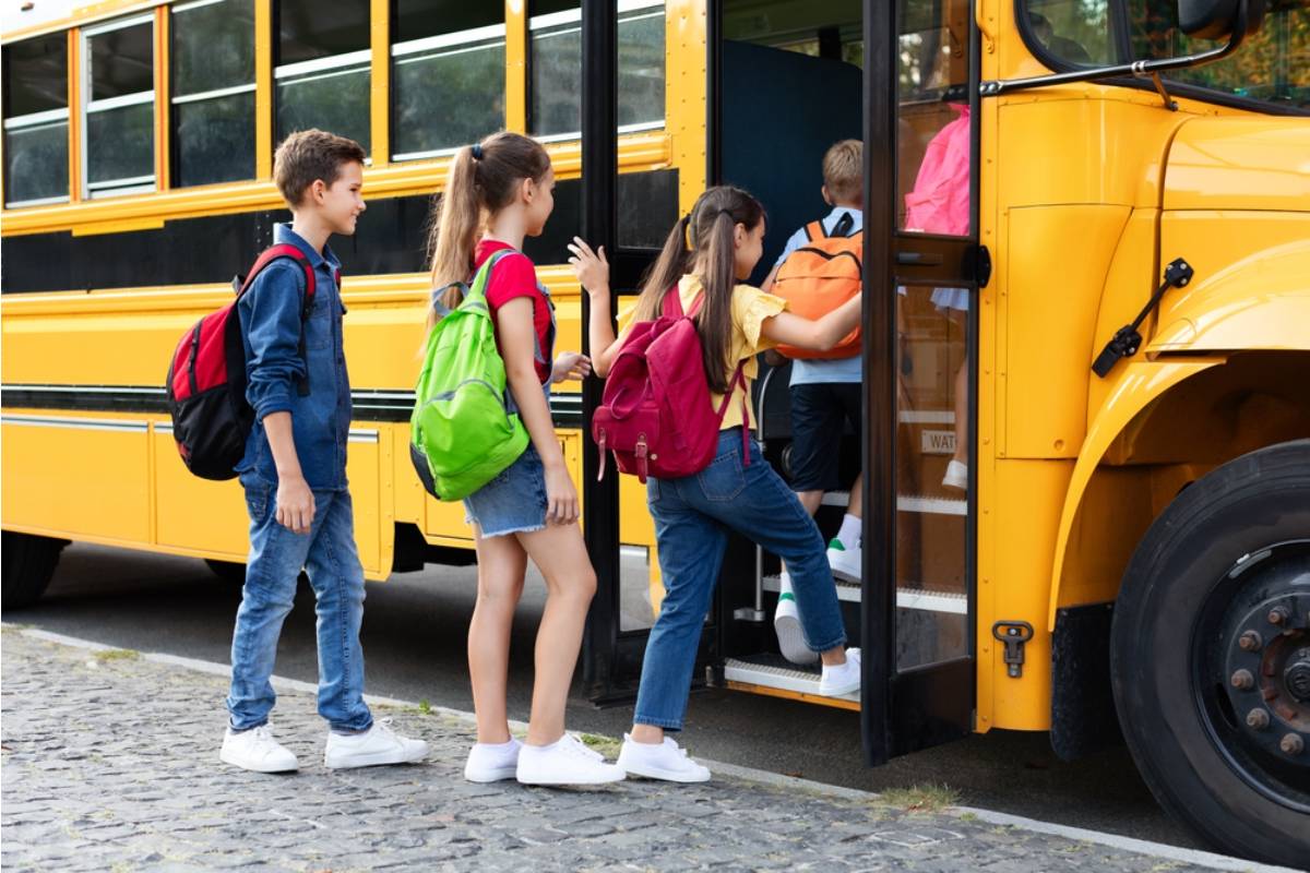 Teen Says She Refused to Let Her Parents Pull Her From a School Trip Because of a Family Event They Planned After She'd Already Paid, Now They Say She's Choosing Friends Over Famiy