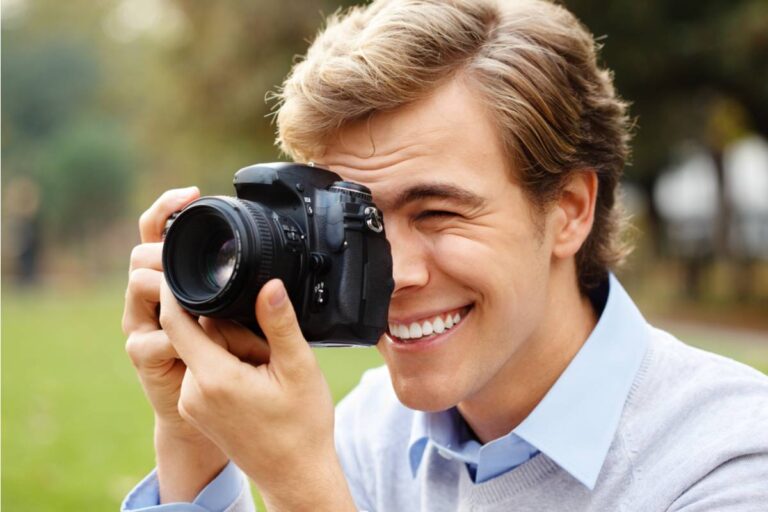 A Mom Found Out Her Daughter's School Photographer Was Also the Superintendent's Nephew and Every Contract Went Through Him Without Bidding