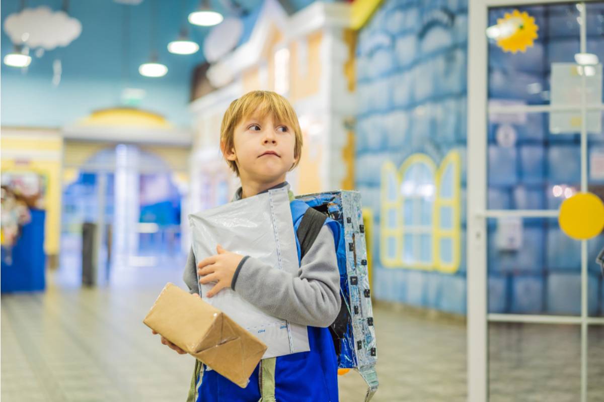 A Teacher Says She Noticed a Student Always Offered to Carry Things for Her Between Classes and Realized It Was the Only Time All Day Someone Walked Beside Him on Purpose