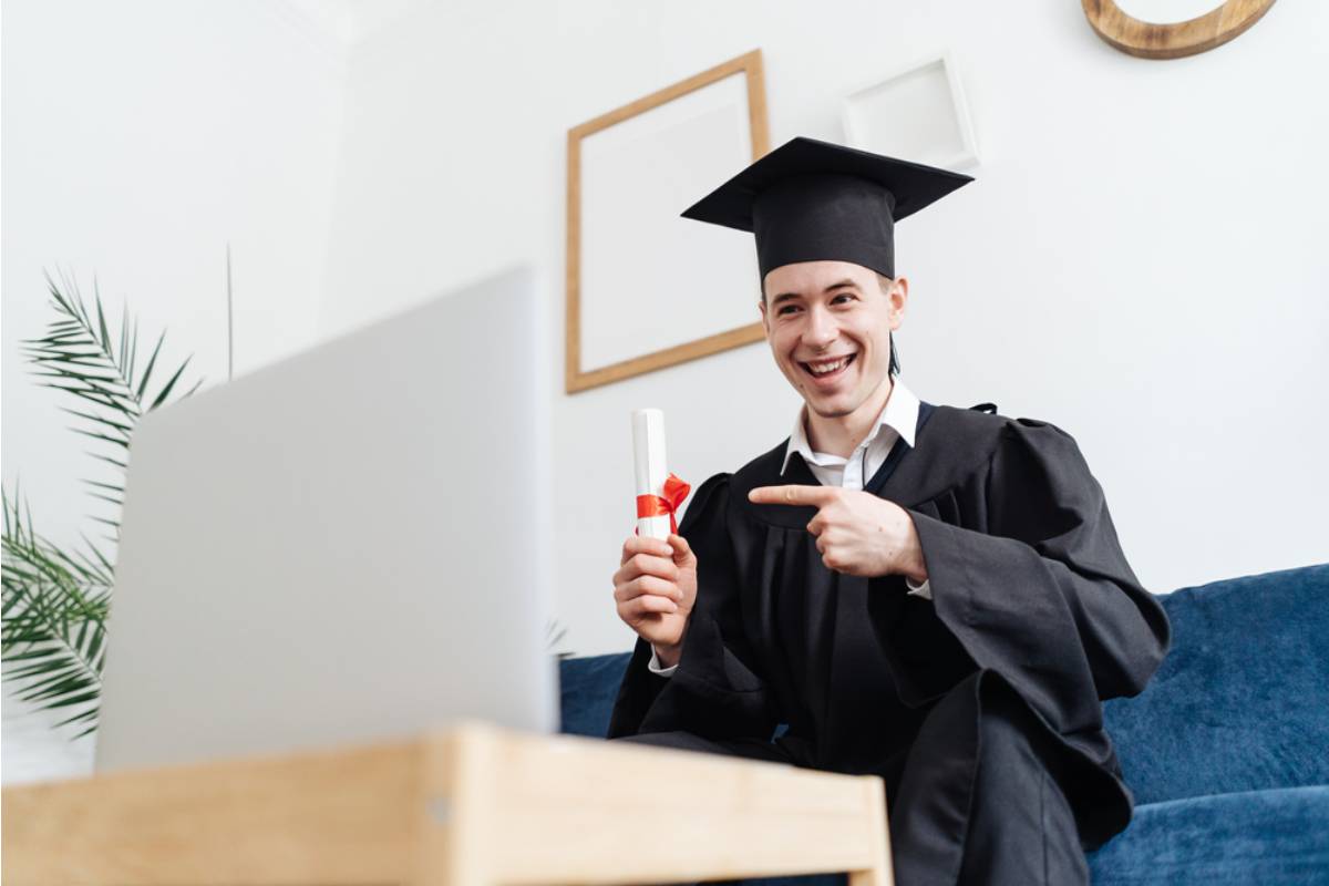 Teen Says He Refused to Let His Mom's New Boyfriend Attend His Graduation After Meeting Him Only Twice, Now She Says He's "Punishing Her for Trying to Be Happy"