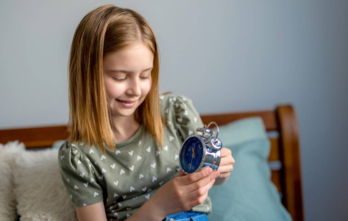A Mom Found Out Her Daughter Had Been Setting Two Alarms Every Night, One to Wake Up and One to Remind Herself to Act Normal in the Morning