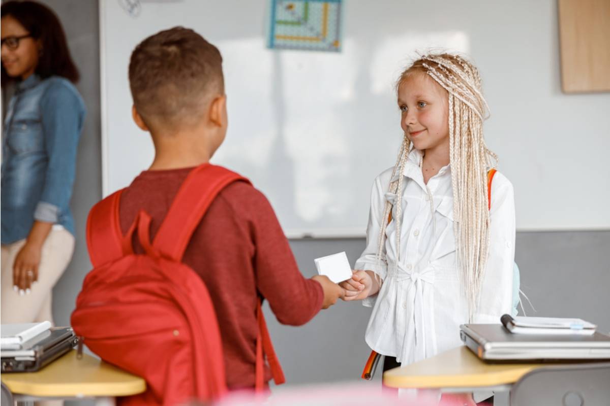 A Mom Says Her Son's Principal Called an Emergency Meeting Over a Note He Passed in Class, Then Read It Out Loud to Both Sets of Parents